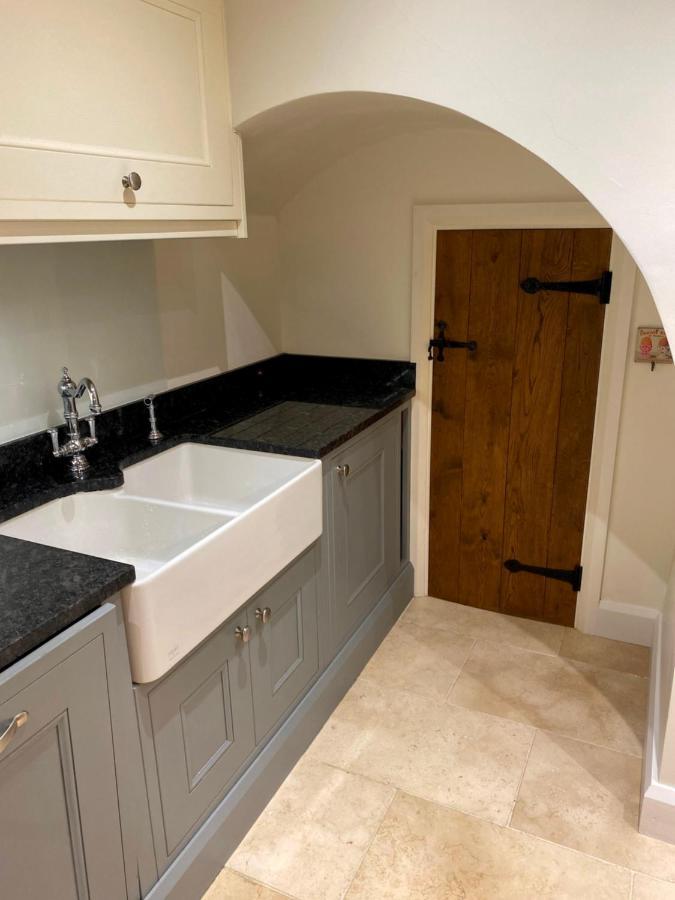 Pass The Keys Superbly Located Handsome Georgian Townhouse شروزبري المظهر الخارجي الصورة