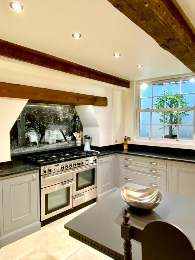 Pass The Keys Superbly Located Handsome Georgian Townhouse شروزبري المظهر الخارجي الصورة