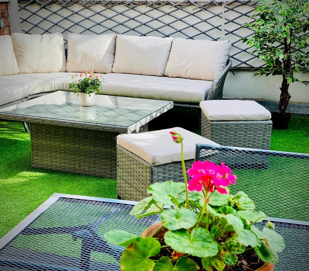 Pass The Keys Superbly Located Handsome Georgian Townhouse شروزبري المظهر الخارجي الصورة